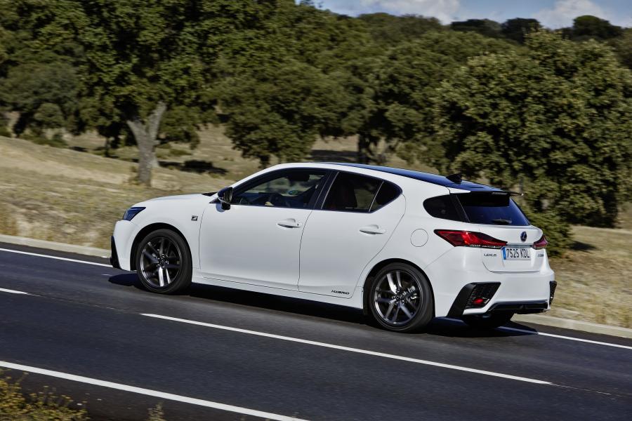  Lexus CT200h F-Sport 2017 года  (WW) (фото 21 из 25)